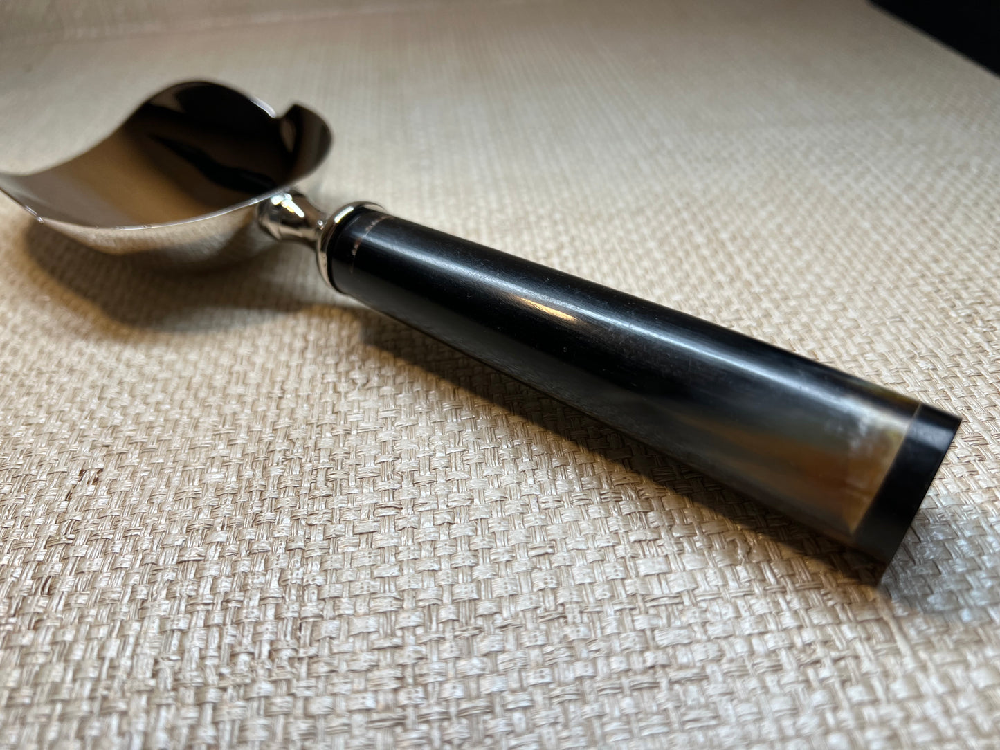 Polished Nickel Ice Scoop w/
Horn Handle