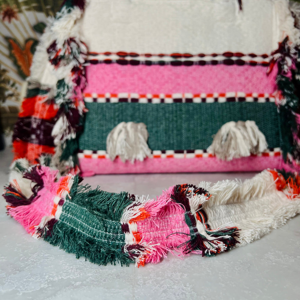 
                  
                    Samantha Poka Medium
                  
                